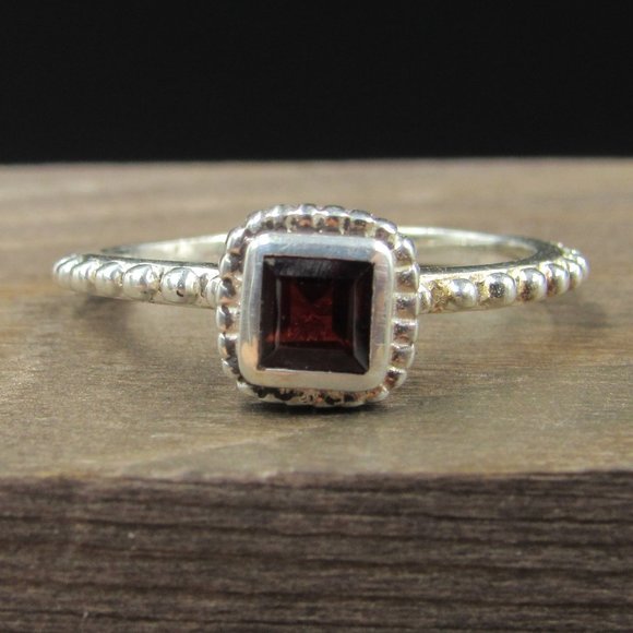Jewelry - Size 7 Sterling Silver Simple Square Garnet Stone Band Ring Vintage